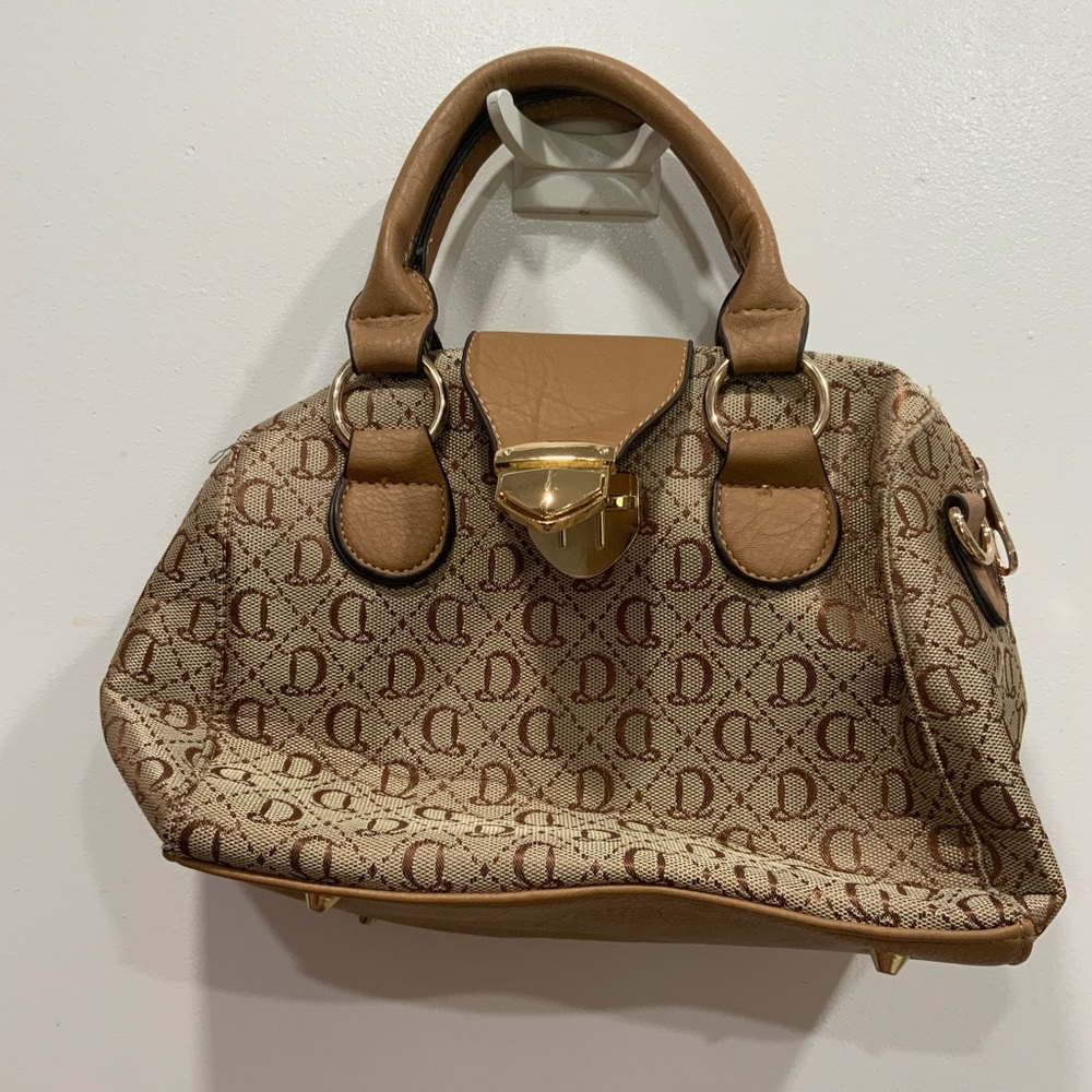 Handbag purse.   Used a few times.   Great condition.